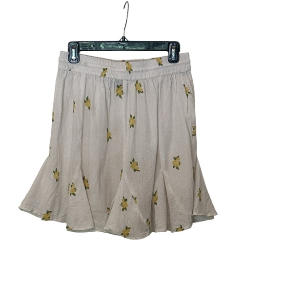 Women’s Vero Moda Lemon Mini Skirt, size medium - Picture 4 of 6